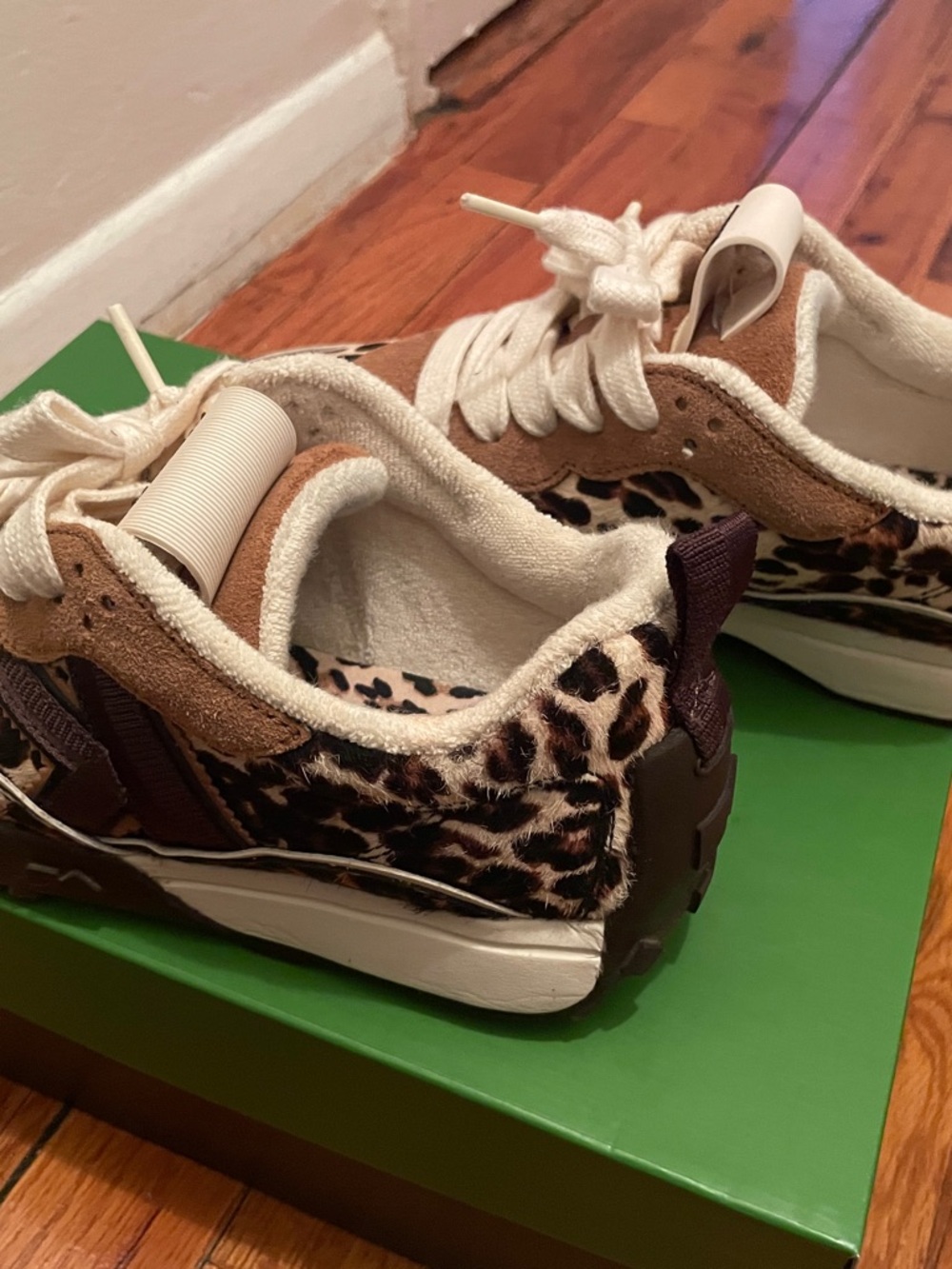 Kate Spade Runner Downtown Leopar - Picture 2 of 8